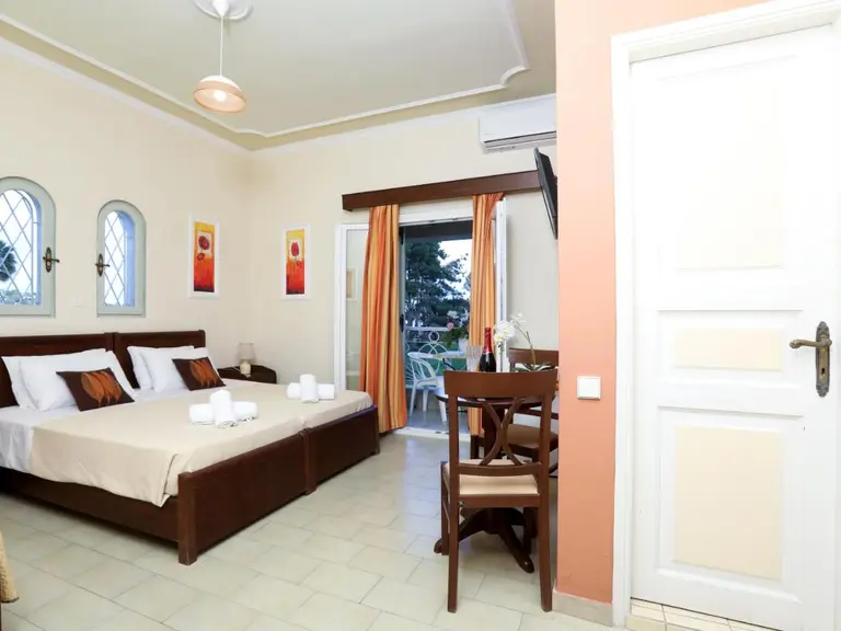 Снимка 9 - Molfetta Beach Hotel - Корфу, Гърция