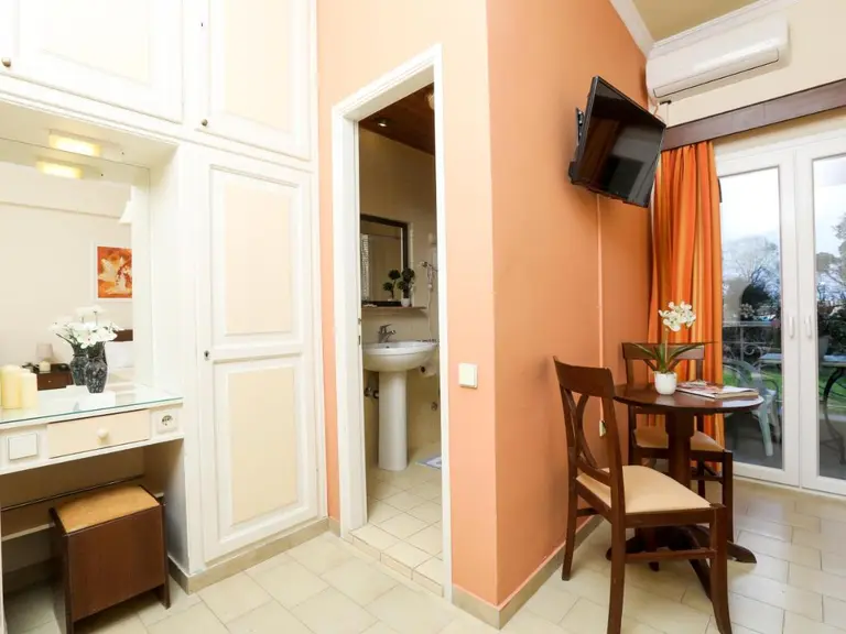 Снимка 15 - Molfetta Beach Hotel - Корфу, Гърция
