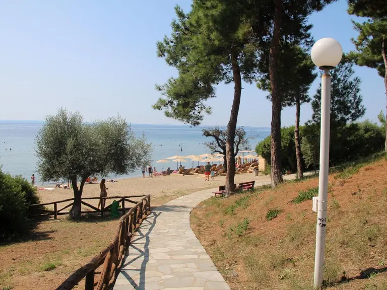 Снимка 25 - Trikorfo Beach - Халкидики-Ситония, Гърция