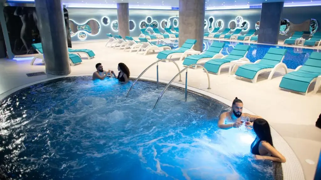 Снимка 10 - Grand Blue Fafa Resort - Дуръс, Албания