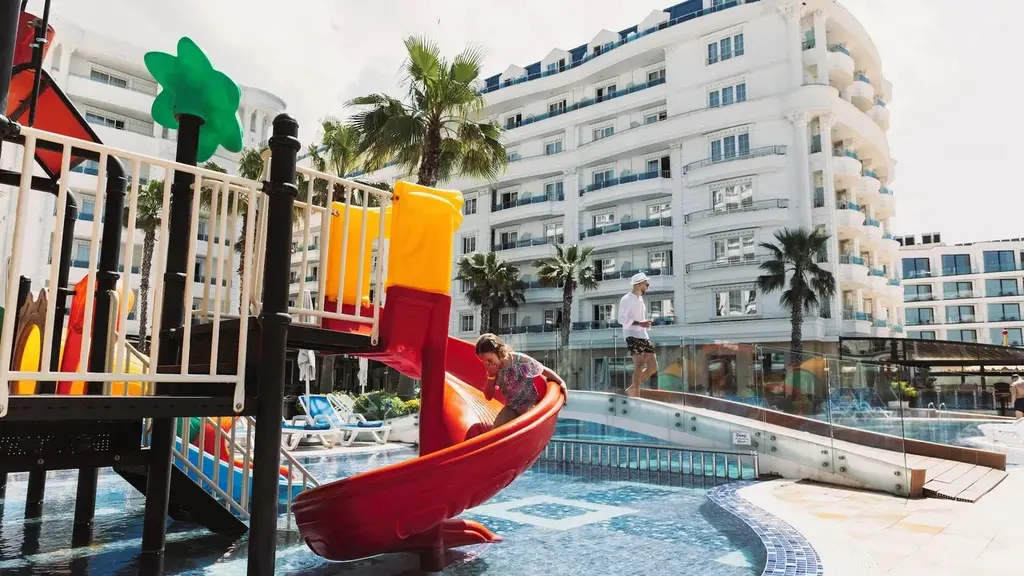 Снимка 2 - Grand Blue Fafa Resort - Дуръс, Албания