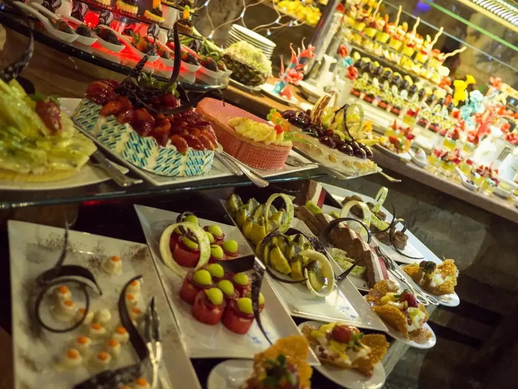 Храна на шведска маса