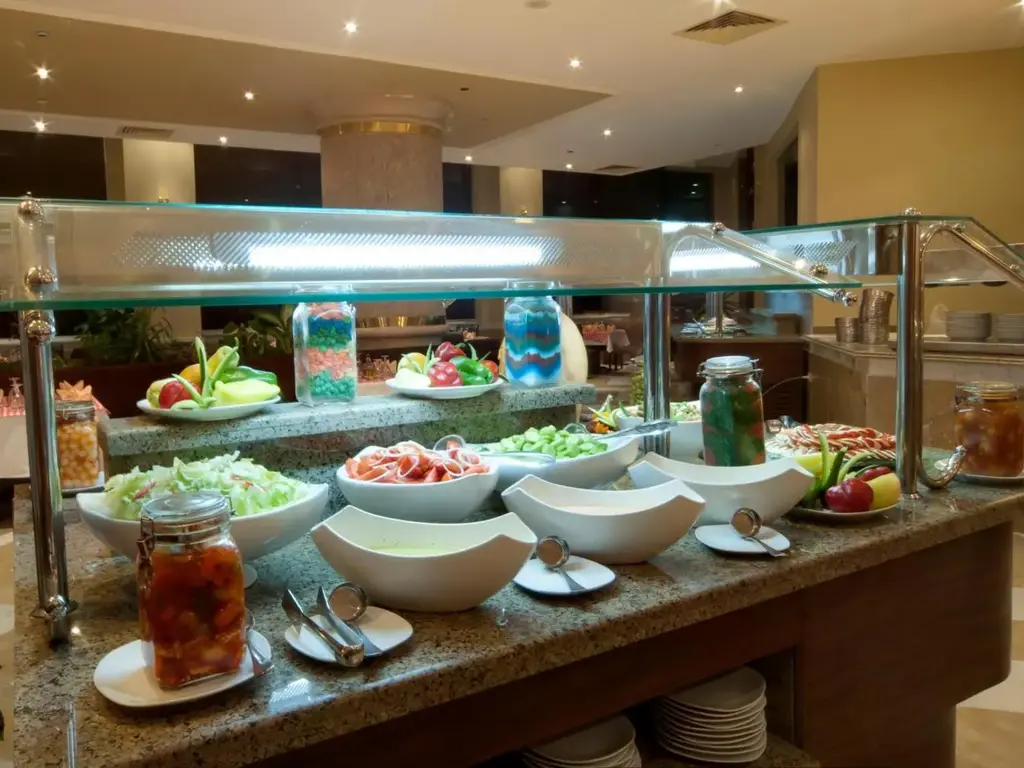 Шведска маса със салати и туршии в ресторанта – AMC Royal Hotel & Spa, Хургада