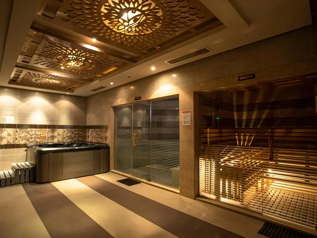 Сауна и парна баня със стъклени врати в спа центъра – AMC Royal Hotel & Spa, Хургада