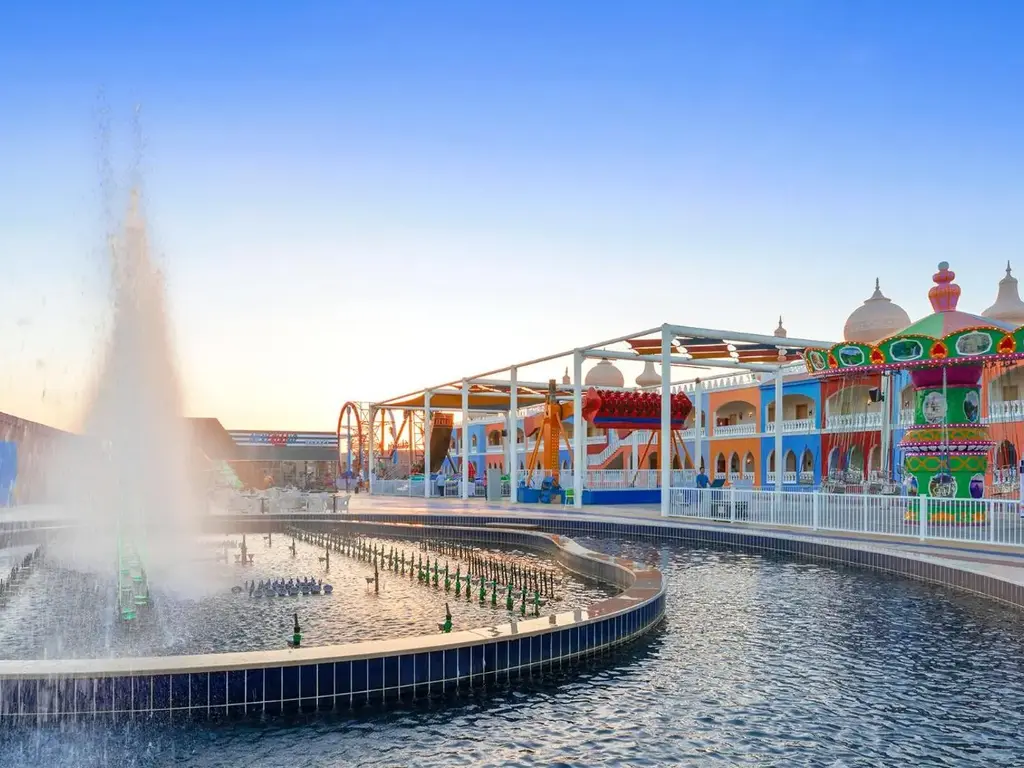 Струя на фонтана по залез – Pickalbatros Jungle Aqua Park Resort - Neverland Hurghada, Хургада