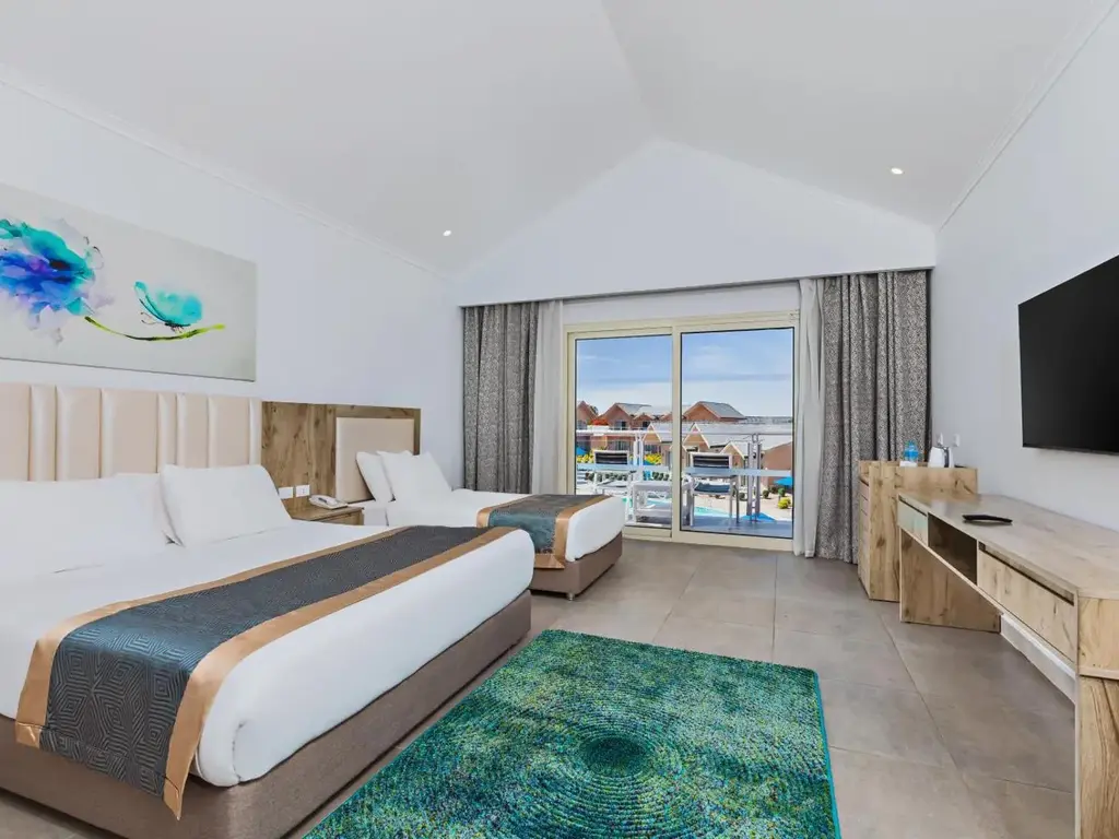 Двойно и единично легло с тераса към басейна – Pickalbatros Jungle Aqua Park Resort - Neverland Hurghada, Хургада