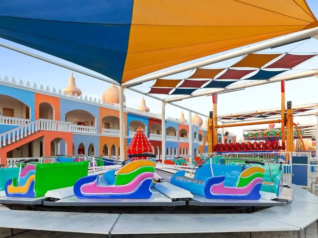 Детска въртележка с колички под навесите – Pickalbatros Jungle Aqua Park Resort - Neverland Hurghada, Хургада