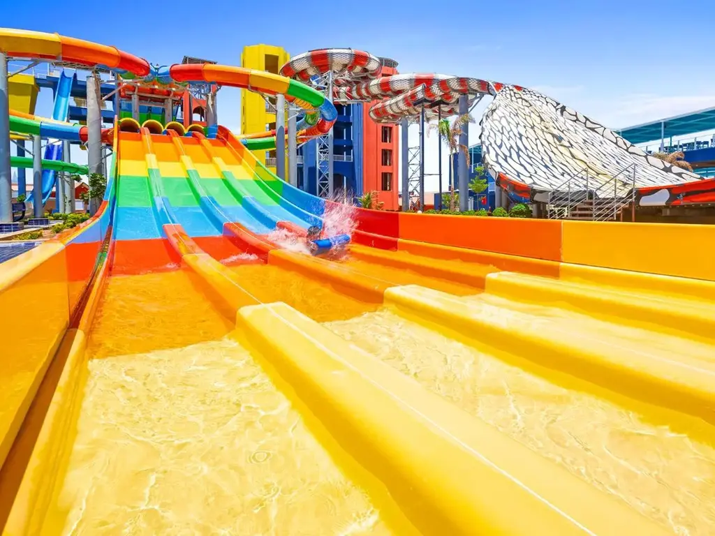 Дъгова многолентова пързалка отблизо – Pickalbatros Jungle Aqua Park Resort - Neverland Hurghada, Хургада