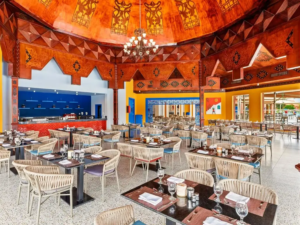 Ориенталска зала с бюфет и червен таван – Pickalbatros Jungle Aqua Park Resort - Neverland Hurghada, Хургада