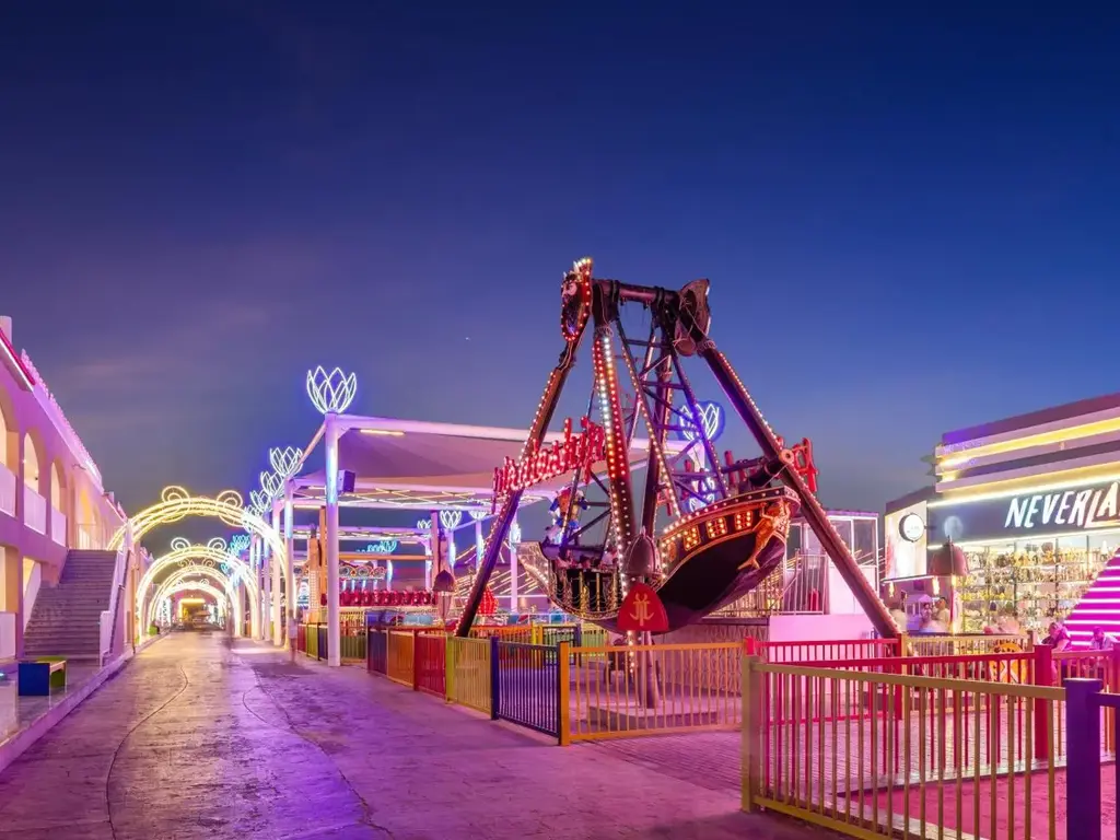 Осветена лодка люлка вечер – Pickalbatros Jungle Aqua Park Resort - Neverland Hurghada, Хургада