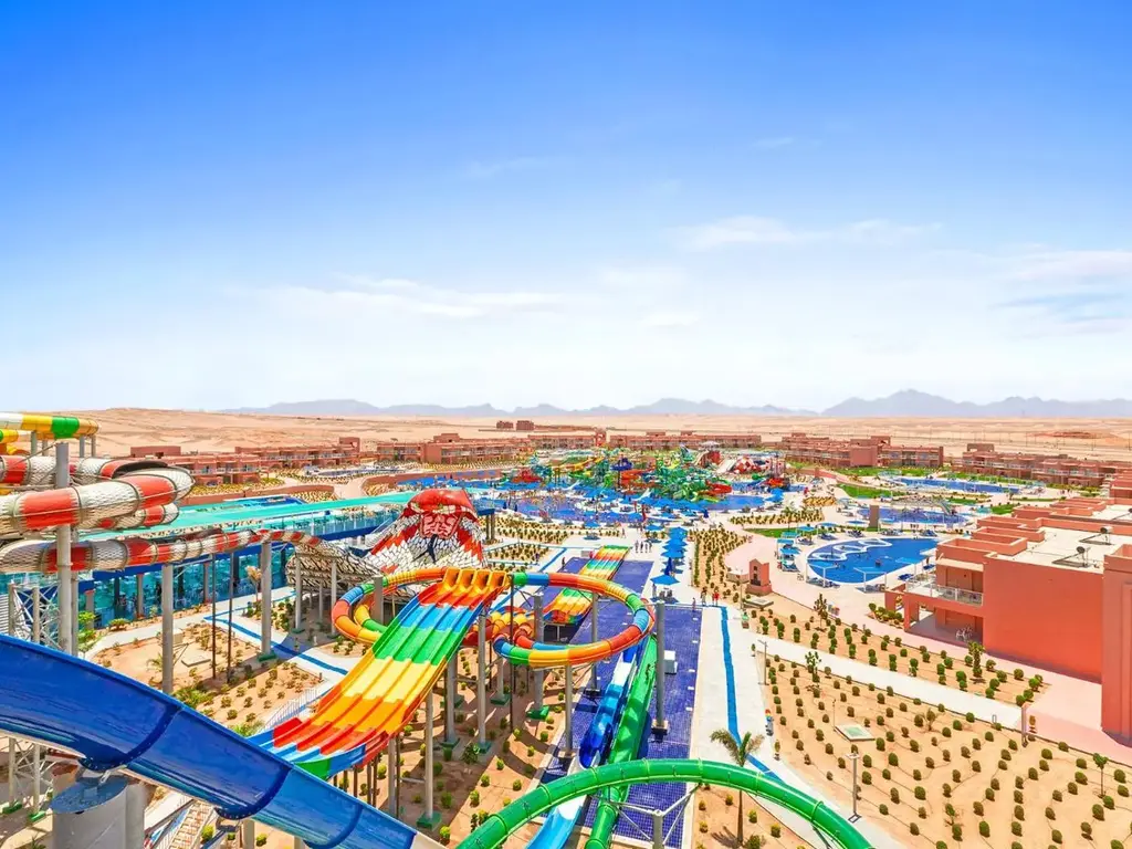 Аквапаркът с дъговата пързалка отвисоко – Pickalbatros Jungle Aqua Park Resort - Neverland Hurghada, Хургада