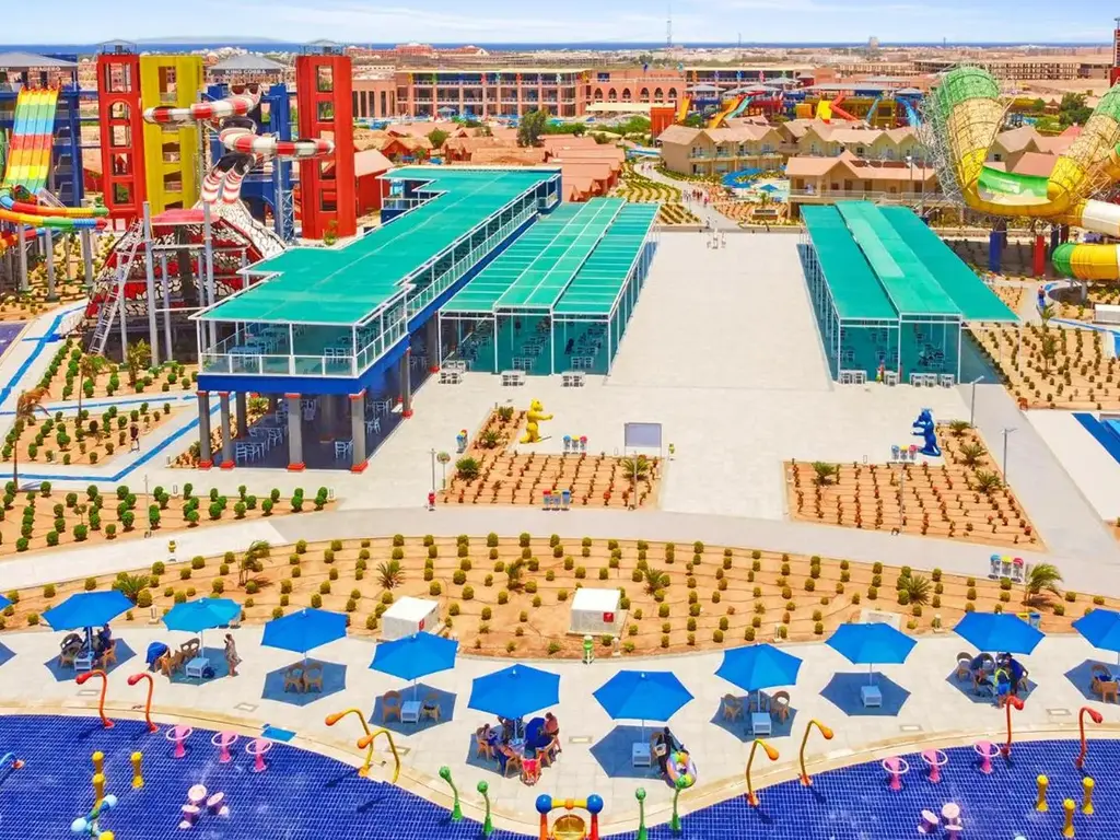 Зелени навеси, чадъри и кули с пързалки – Pickalbatros Jungle Aqua Park Resort - Neverland Hurghada, Хургада