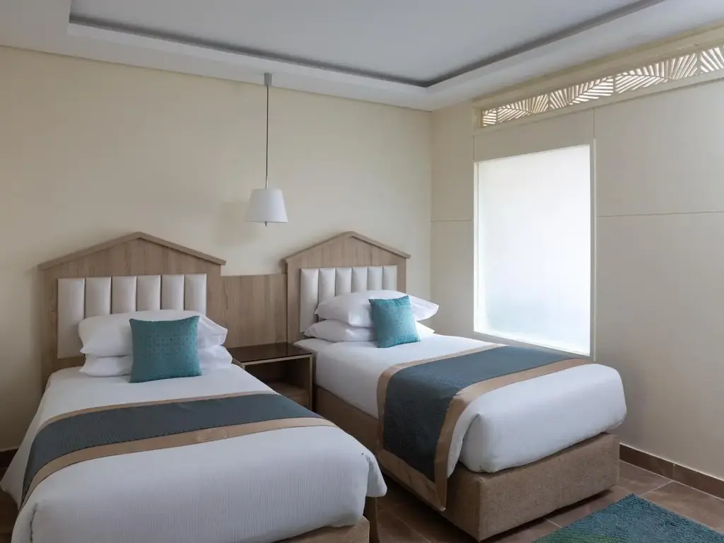 Стая с две единични легла в сиво и синьо – Pickalbatros Jungle Aqua Park Resort - Neverland Hurghada, Хургада
