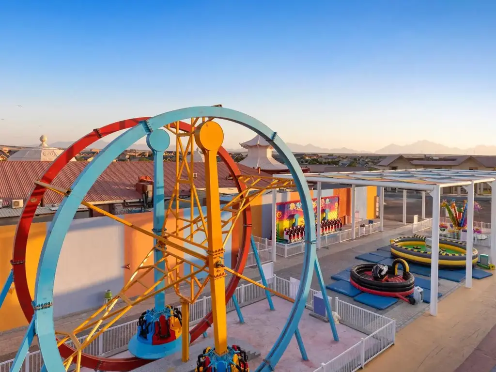 Атракцион с цветни пръстени в лунапарка – Pickalbatros Jungle Aqua Park Resort - Neverland Hurghada, Хургада