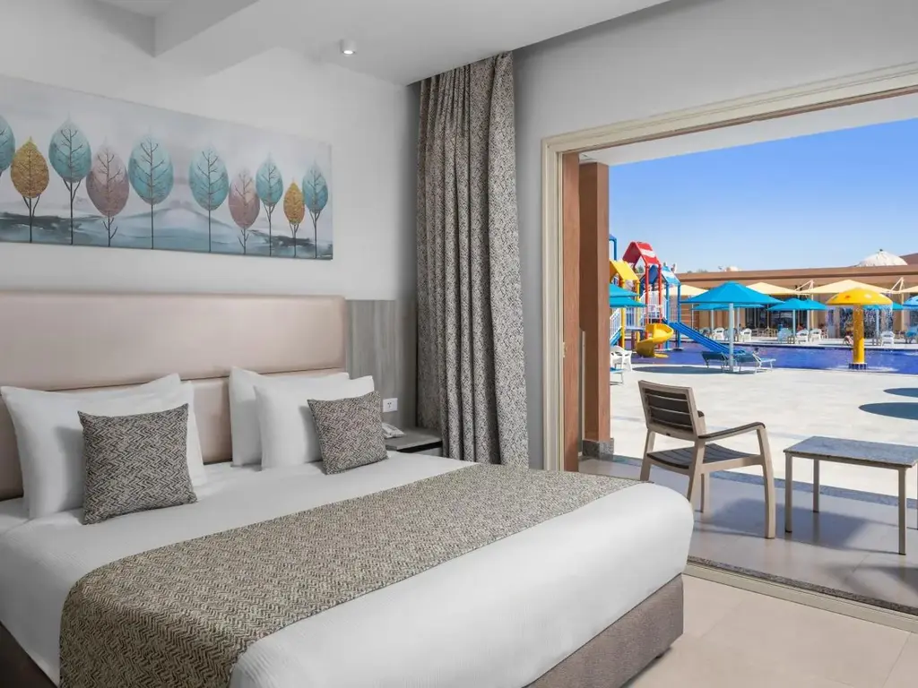 Двойно легло и тераса към басейна с пързалки – Pickalbatros Jungle Aqua Park Resort - Neverland Hurghada, Хургада