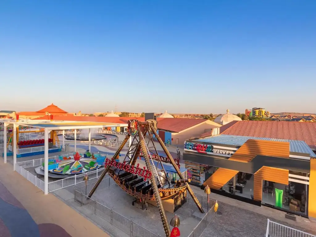 Лодка люлка в лунапарка Midway Street – Pickalbatros Jungle Aqua Park Resort - Neverland Hurghada, Хургада