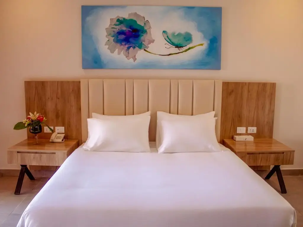 Двойно легло с дървени нощни шкафчета – Pickalbatros Jungle Aqua Park Resort - Neverland Hurghada, Хургада