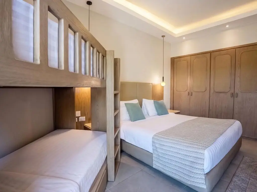 Стая с двойно легло и двуетажно легло пред прозореца – Sunrise Aqua Joy Resort, Хургада