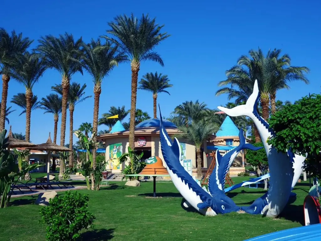 Детска площадка в градината
