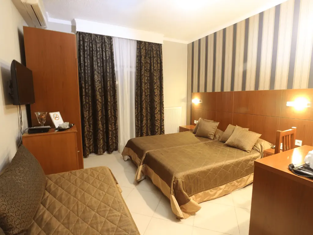 Снимка 3 - Mallas Hotel - Халкидики-Неа Каликратия, Гърция