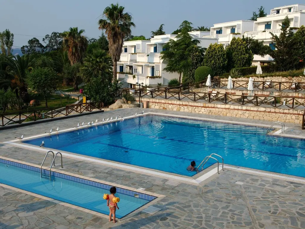 Снимка 12 - Agionissi Resort - Халкидики-Атон, Гърция