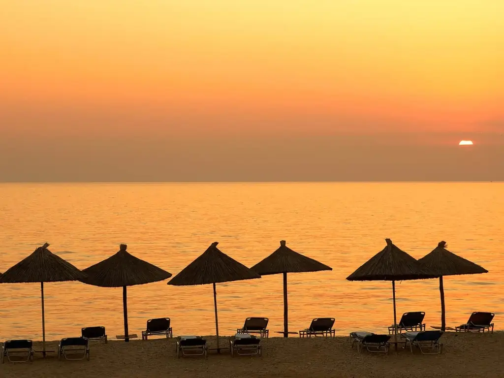 Снимка 18 - Kamari Beach - Тасос, Гърция