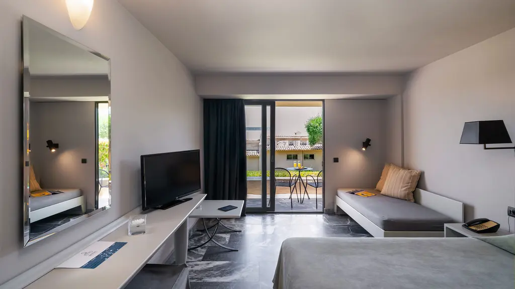Снимка 4 - Aeolos Beach Resort - Корфу, Гърция