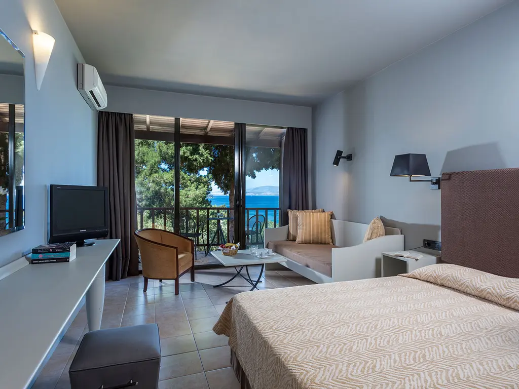 Снимка 5 - Aeolos Beach Resort - Корфу, Гърция