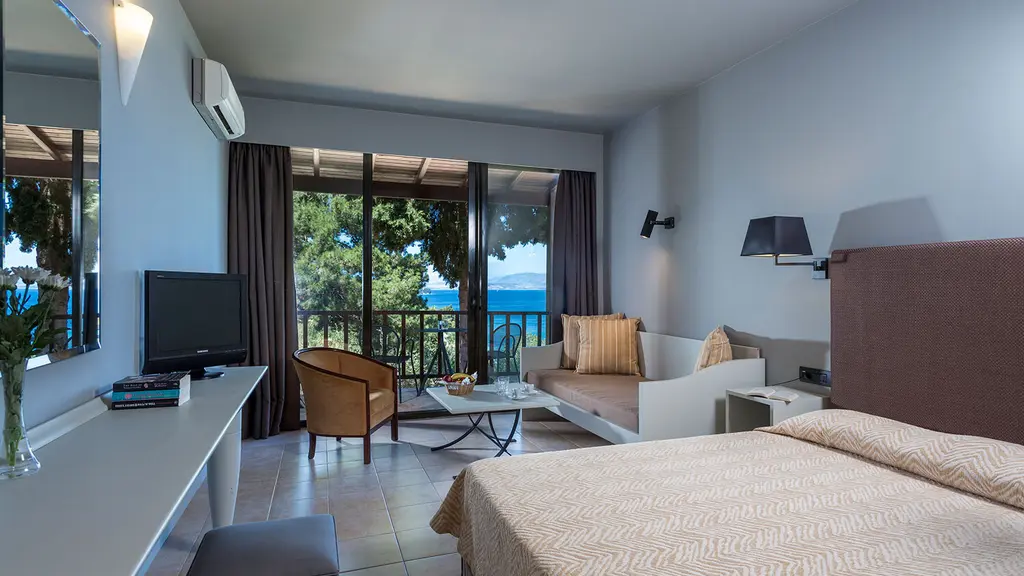 Снимка 5 - Aeolos Beach Resort - Корфу, Гърция