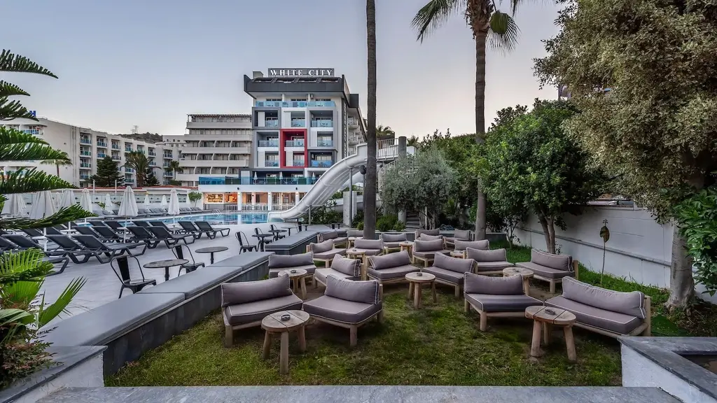 Снимка 2 - White City Beach Hotel - Анталия-Алания, Турция